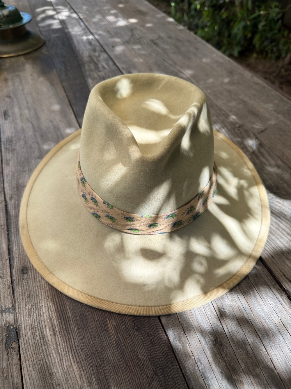 Vintage Wide Brim Felt Fedora with Decorative Band - Beige